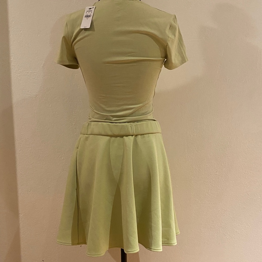 Elegant Green Shirt and Skirt Set NWT (2 piece) - Picture 4 of 7